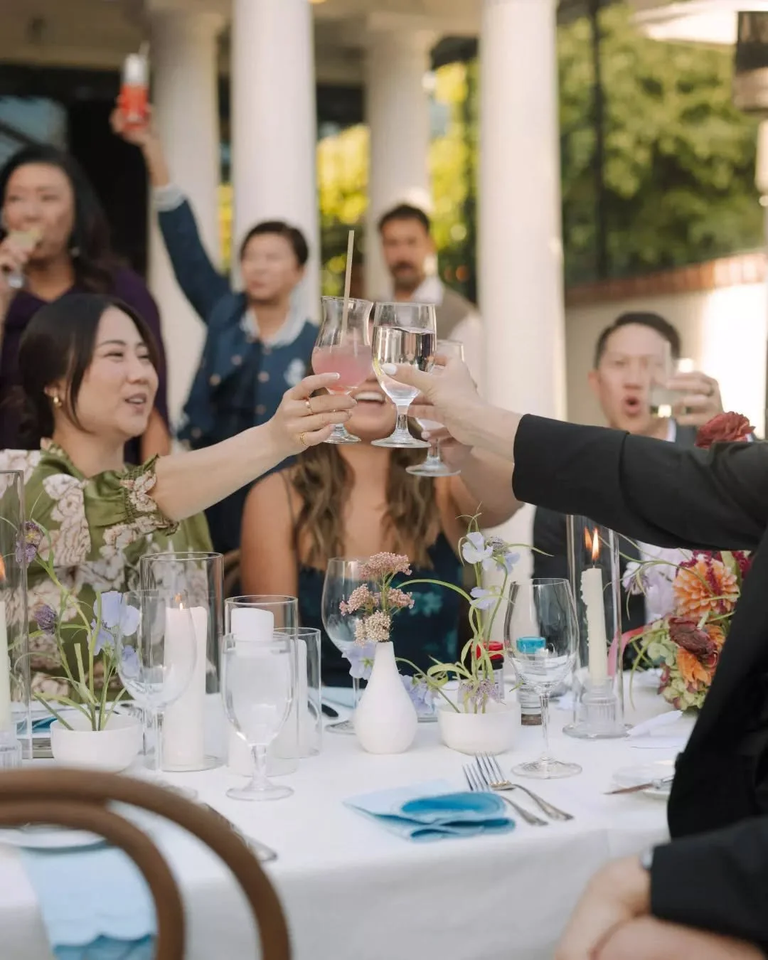 When candlelight meets conversation, every toast feels like its own little celebration✨

Venue: @fivecrownsrestaurant
Coordinator: @wildeandsageco.lauren @wildeandsageco.ashley
@wildeandsageco
Photography: @thedelacastros
Rentals: @forthetable.club &