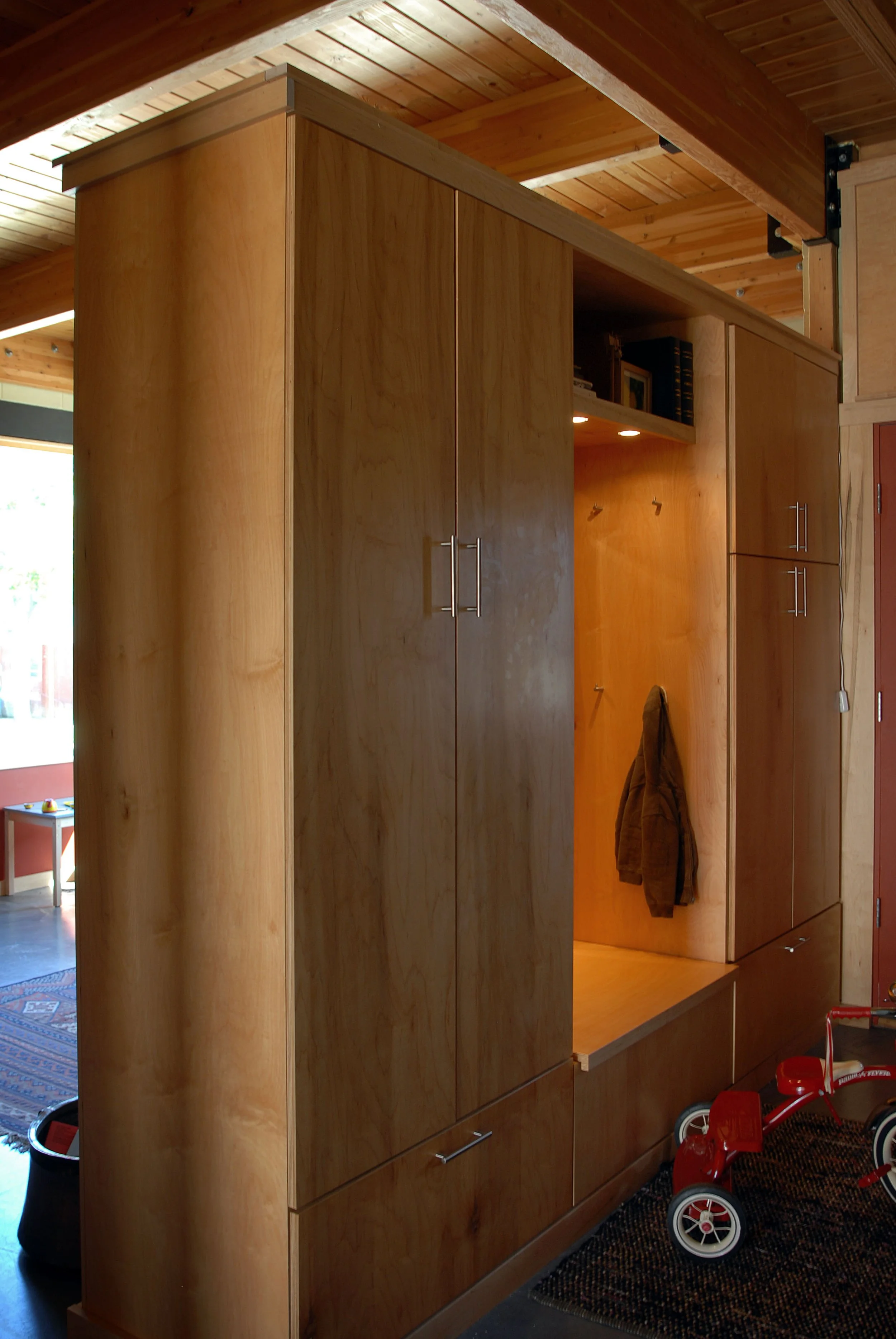 10 Detail Closet (guss).jpg