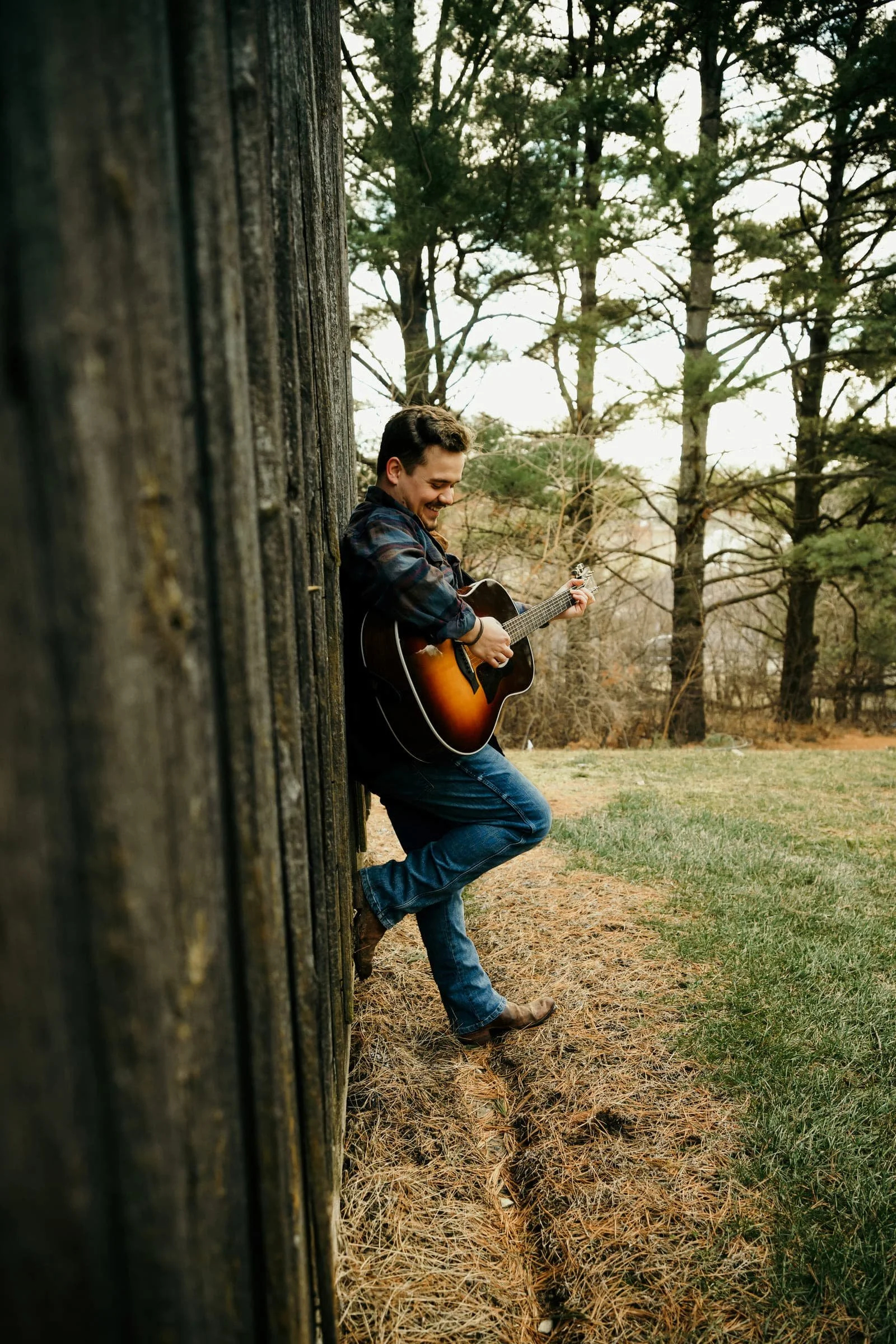 TheoLinebaugh_Barn_Guitar_Portrait.jpg