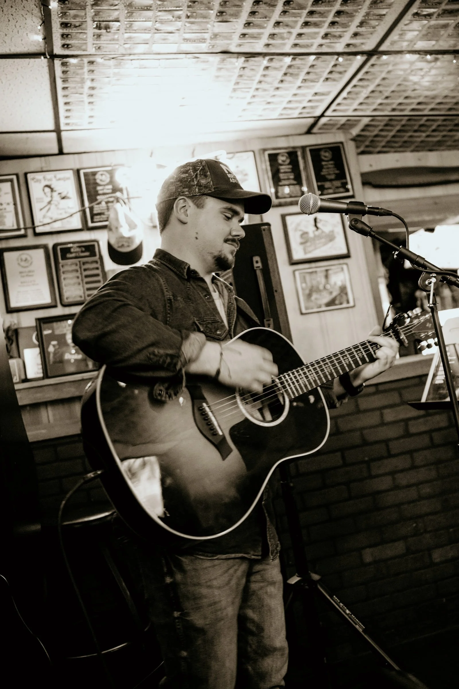 TheoLinebaugh_Live_Side_Profile_Guitar_BW.jpg