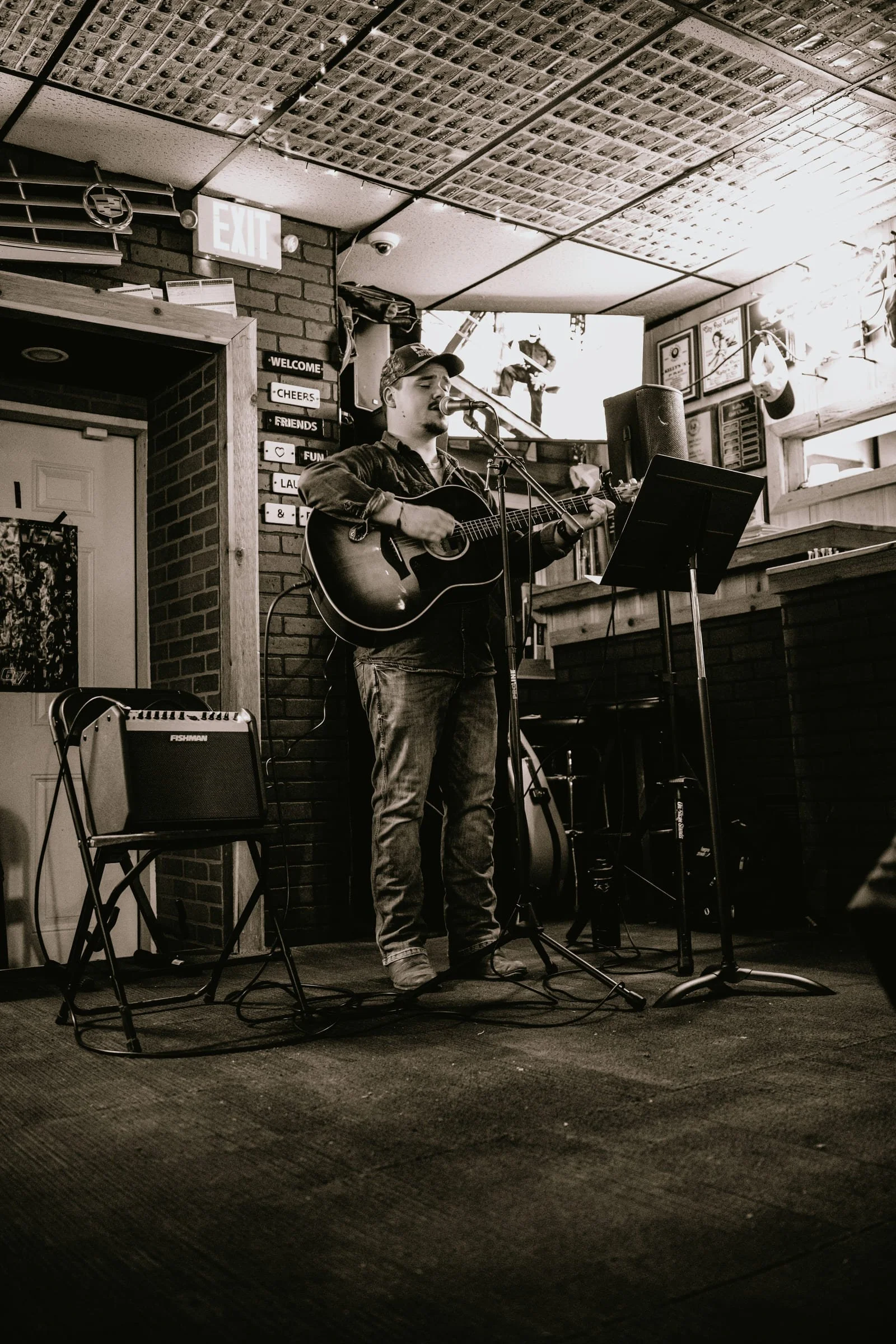 TheoLinebaugh_Live_LowAngle_BW.jpg
