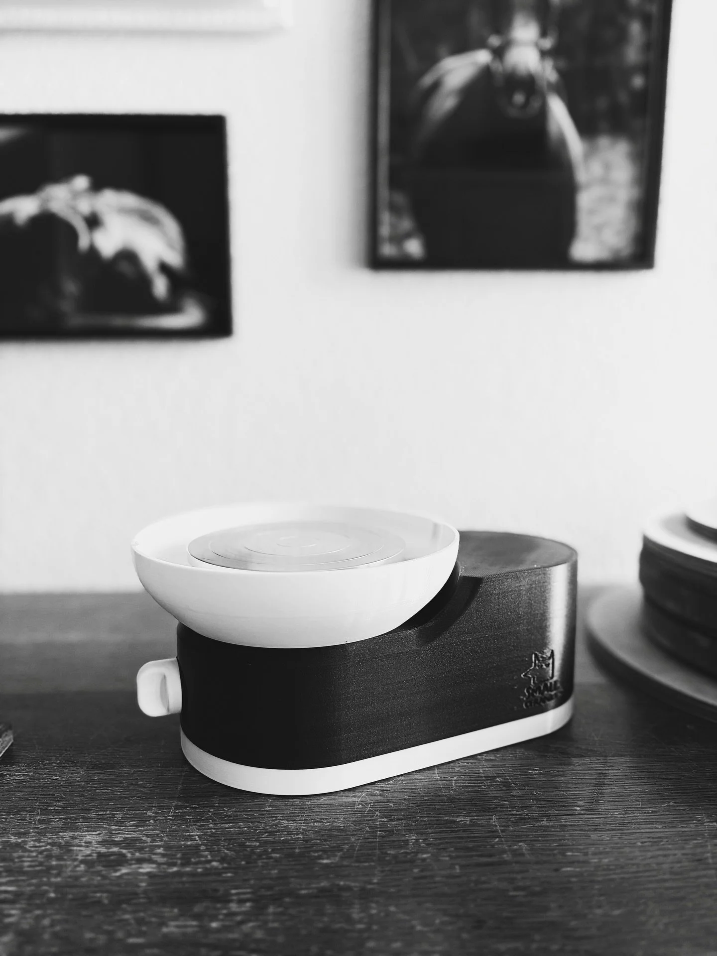 &mdash; wat ik dit weekend ga doen? oefenen! na zeker 2,5 jaar wachten is hij eindelijk hier: het nieuwe model draaischijfje van @small_ceramics! ik kan niet wachten om nu ook in m&rsquo;n eigen atelier kleine potjes te kunnen draaien. gisteren heb i