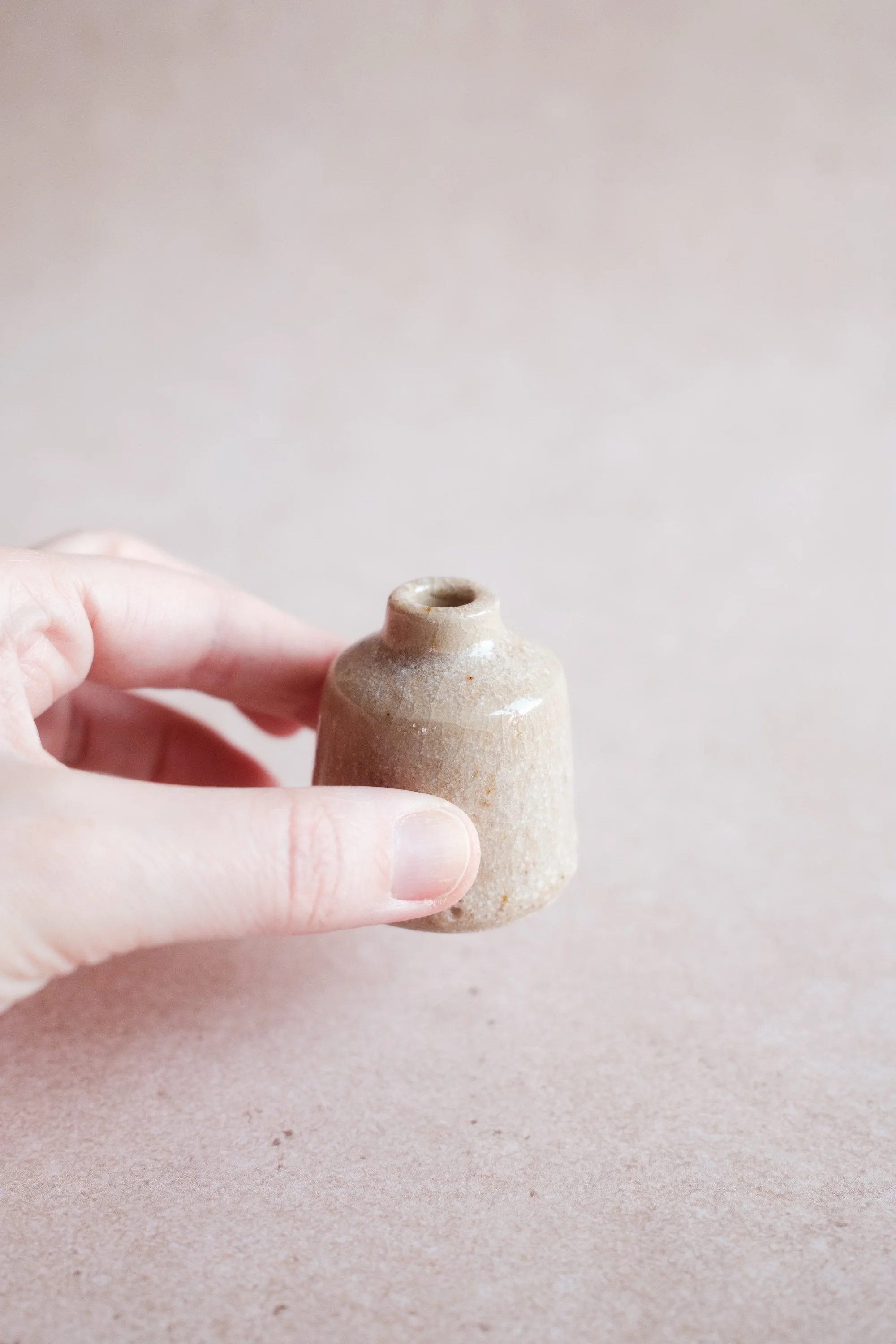 Stoneware woodash budvase