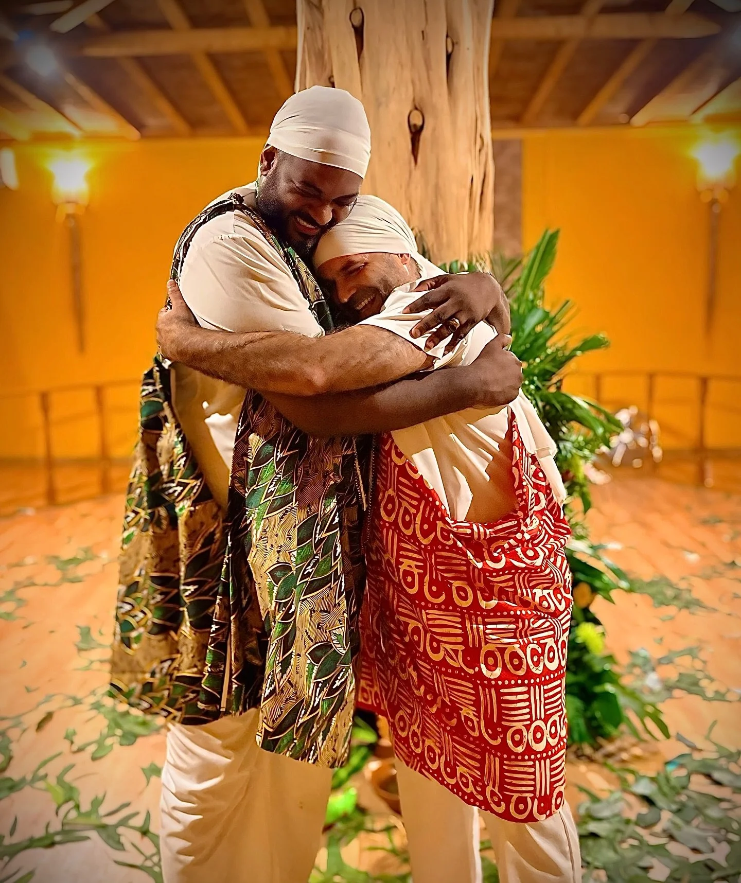 Dois filhos exemplares do Caboclo Lua Branca receberam a sua Coroa&ccedil;&atilde;o Espiritual neste s&aacute;bado, dia 13 de setembro de 2025. 

Alimentados pela luz da alegria, mostraram-nos que filho de Caboclo n&atilde;o cai e que quem segue os c