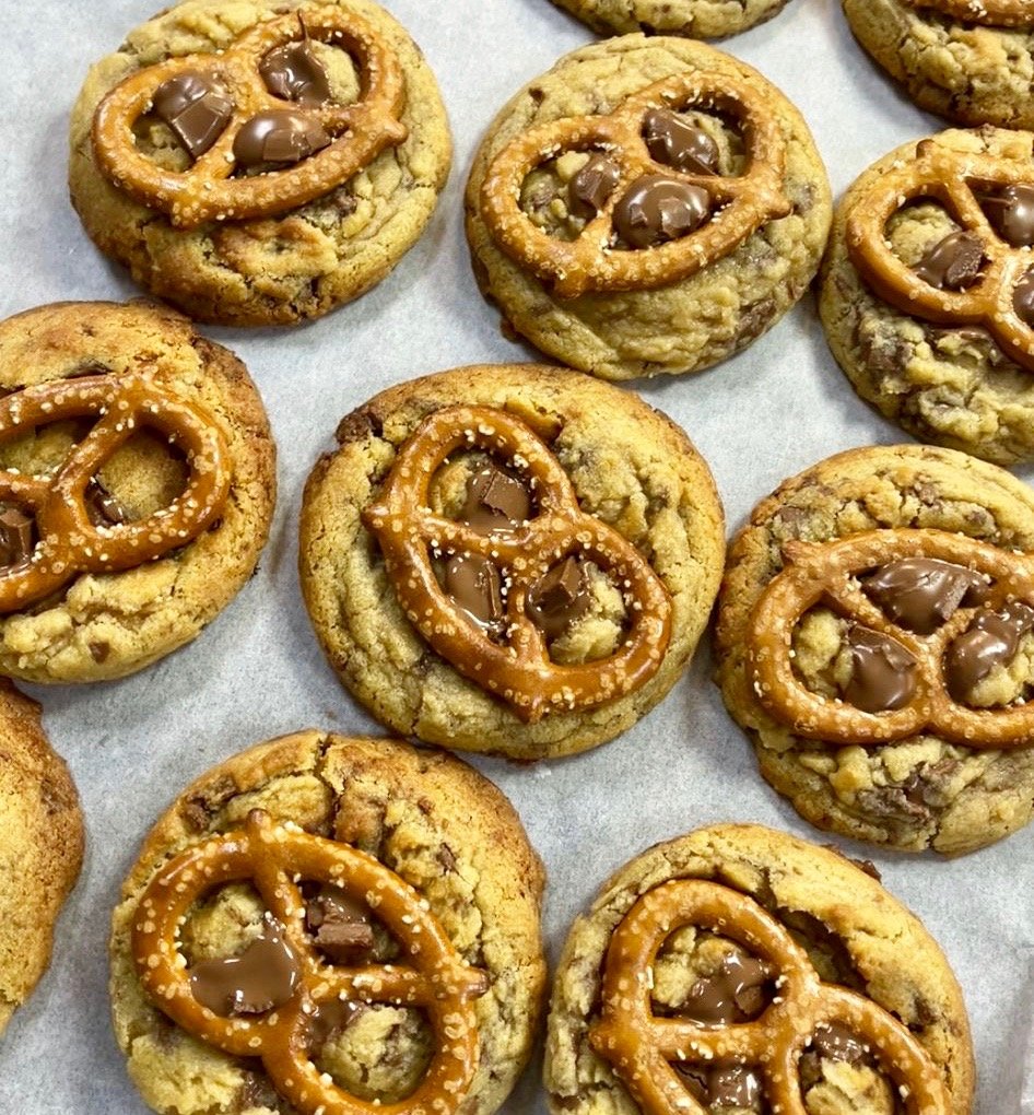 CHOCOLATE CHUNK PRETZEL - COOKIE
