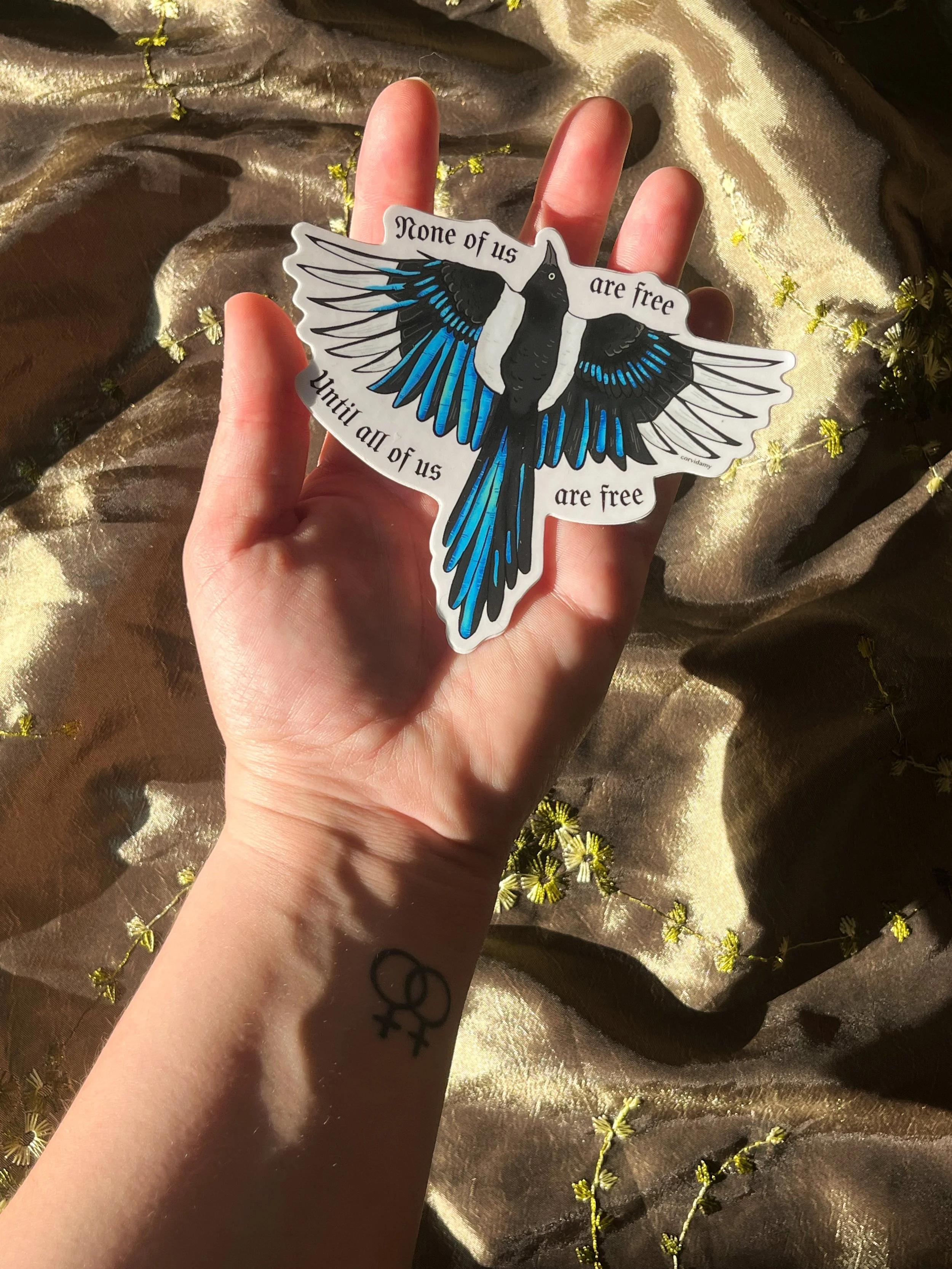 Freedom Magpieon Hand.jpg