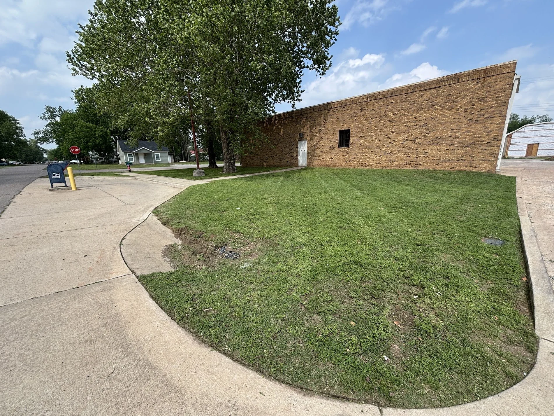 perkins-ok-post-office-lawn-service-cardinal-outdoor.jpg