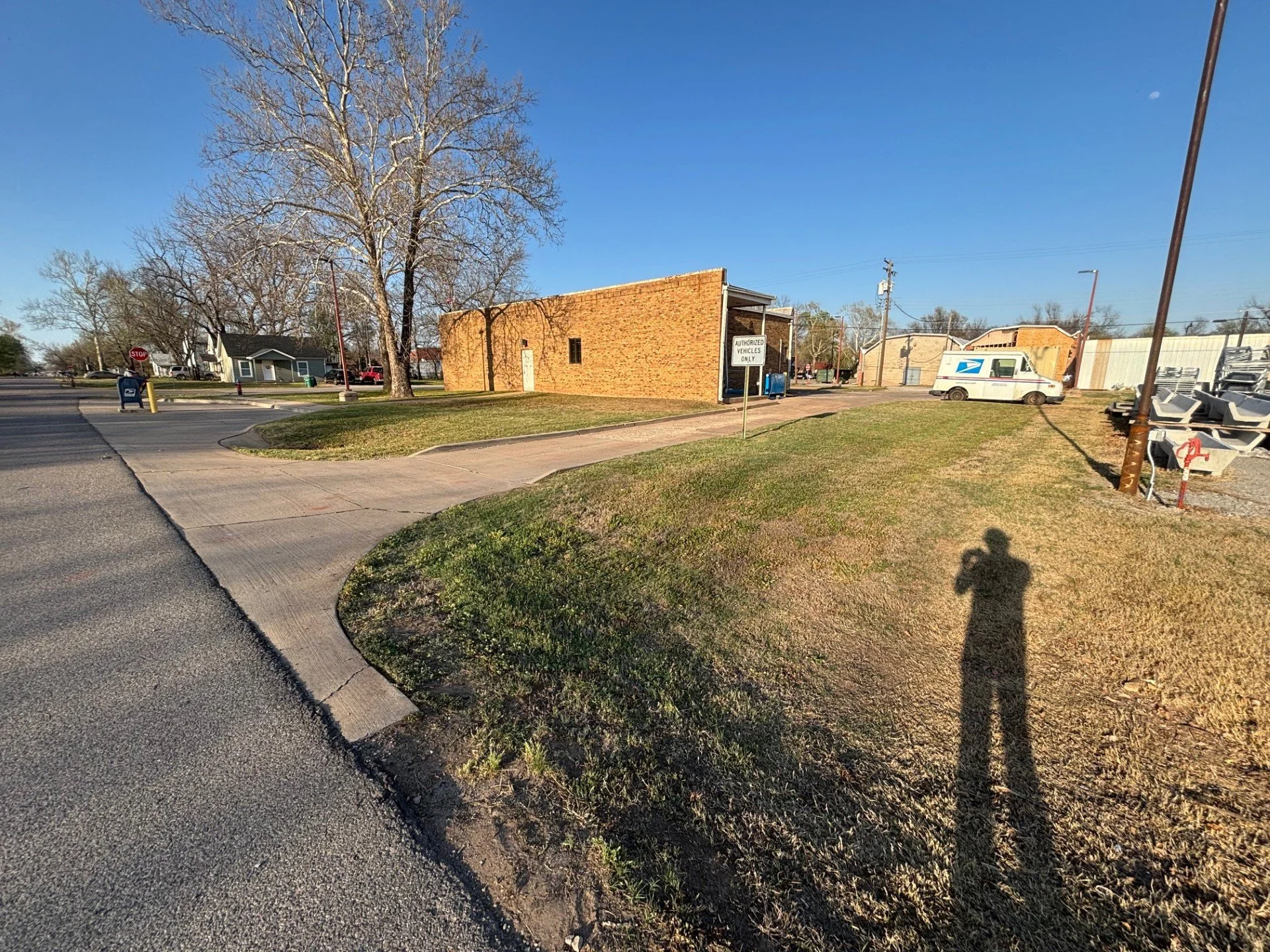 Lawn edging and maintenance in Perkins, Oklahoma – clean curb and sidewalk edges at the post office property