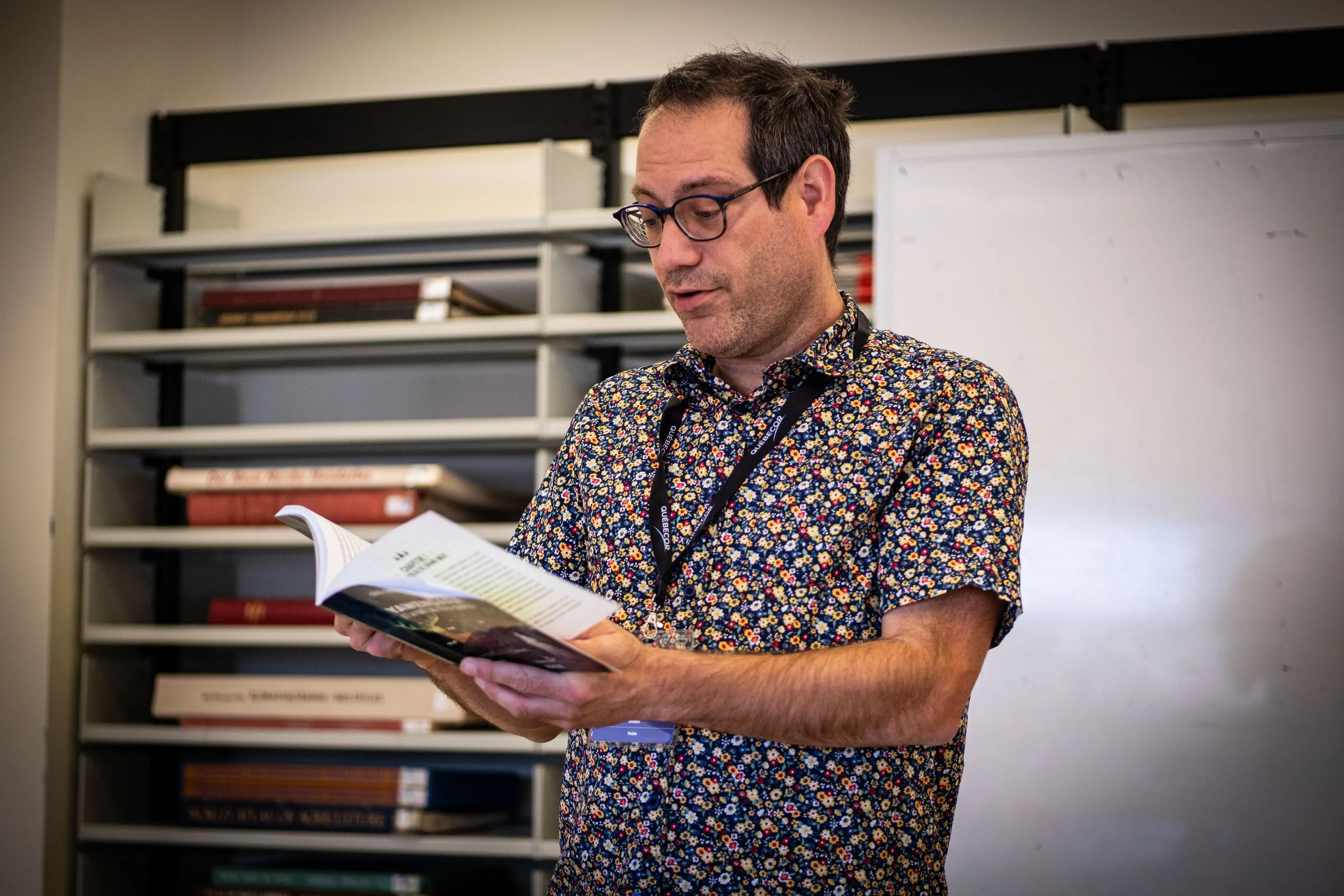 Monsieur Louis-Karl Picard-Sioui, médiateur dans le cours Littérature pour la jeunesse.