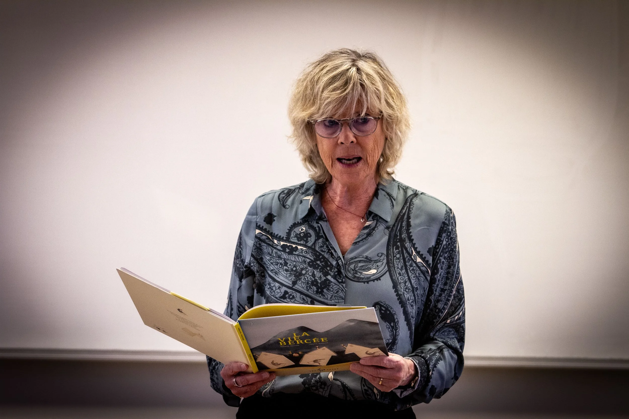 Hélène Dorion, médiatrice dans le cours Langage poétique.