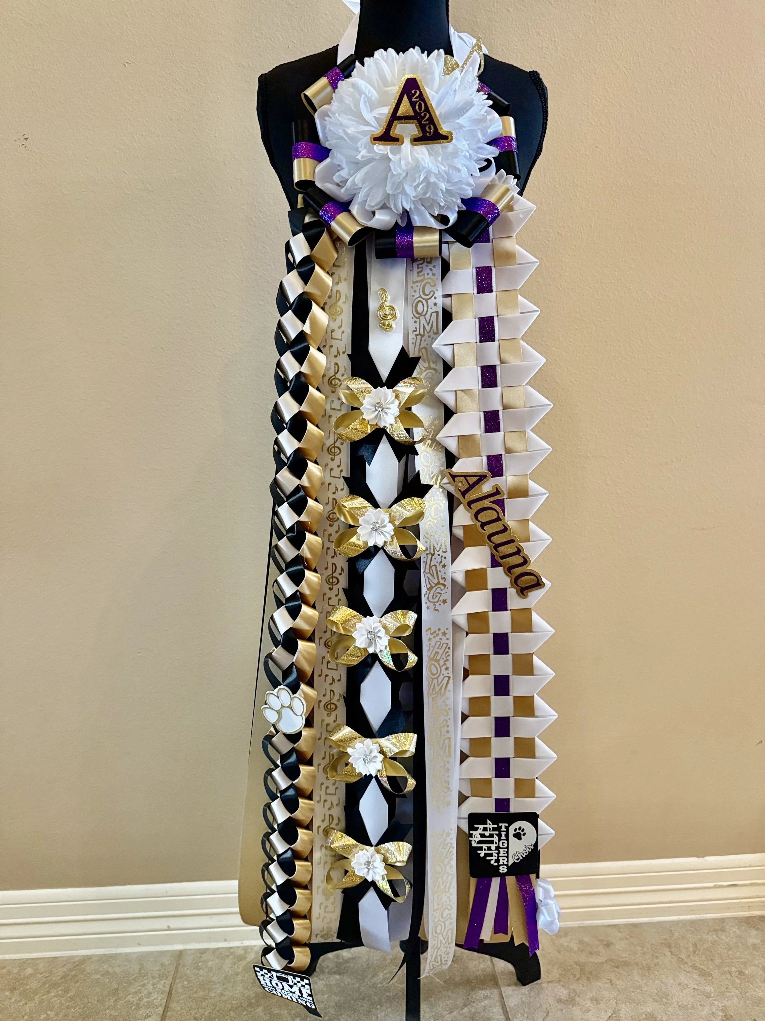 Basic Bee Mum with added customization in initial.