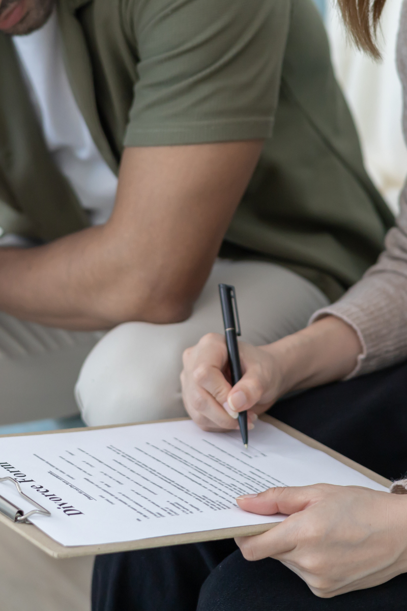 couple singing divorce papers