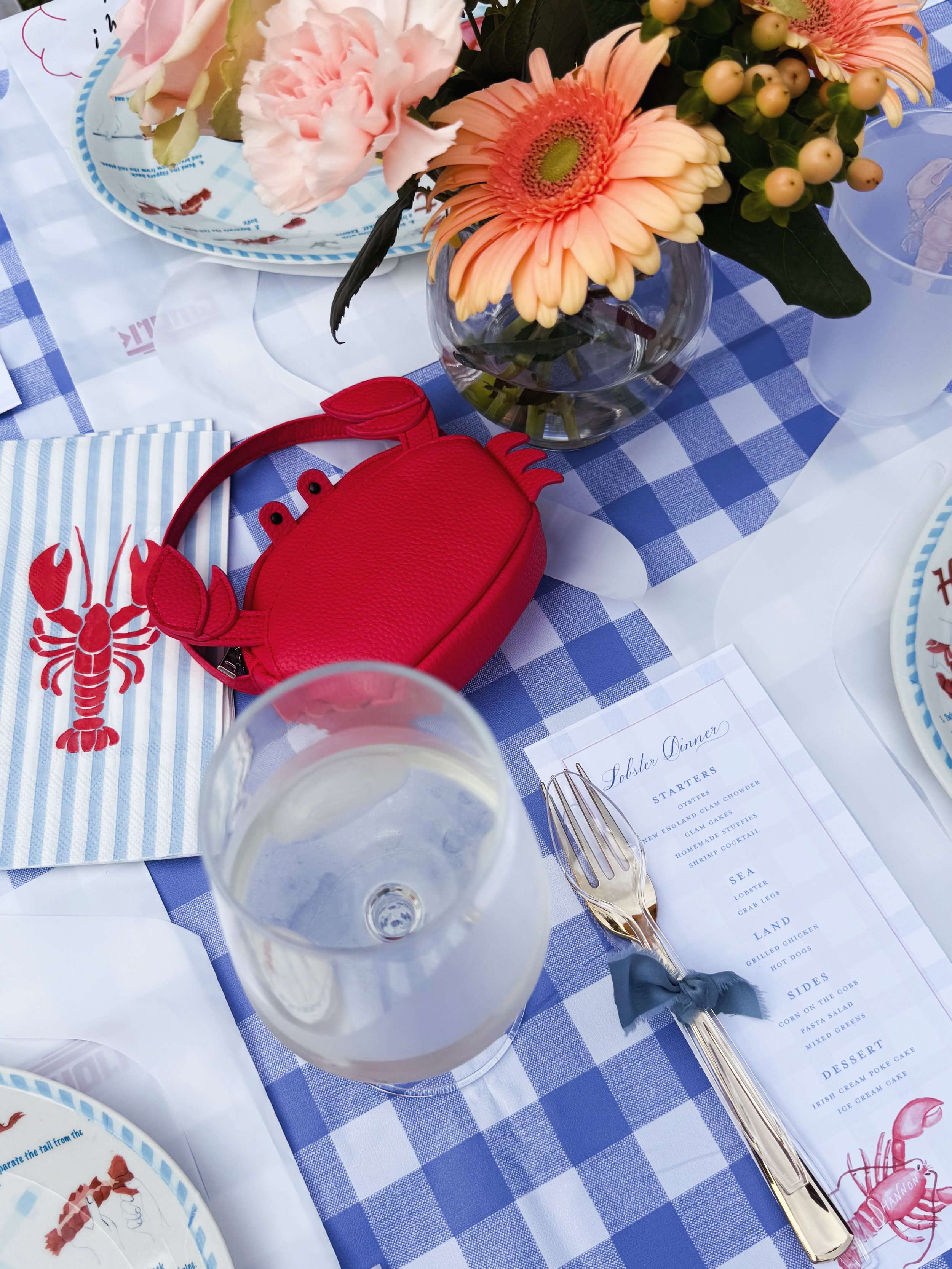 Personalized menus and custom signage for my husband&rsquo;s seafood soir&eacute;e 🦞 One thing about me: if there&rsquo;s a celebration, there&rsquo;s probably (most definitely) going to be paper details included. 

📌🦞 save this inspo for your nex