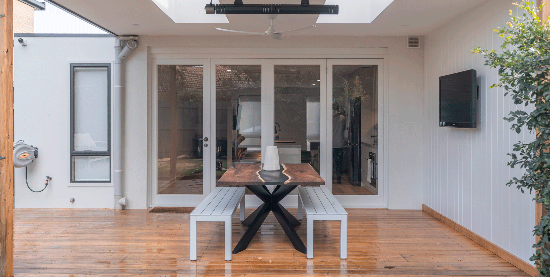 Clean, contemporary outdoor dining area