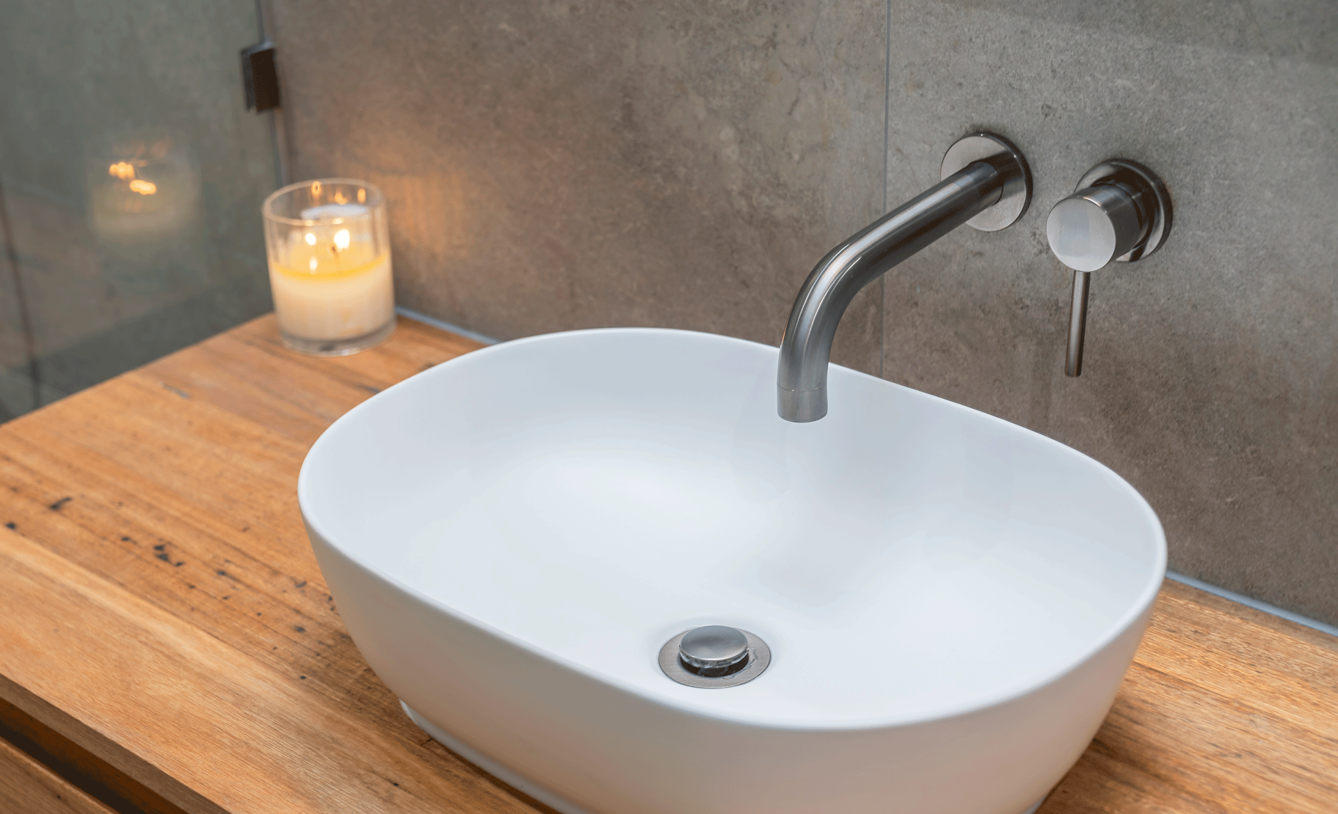 Clean design, white vanity on a timber base