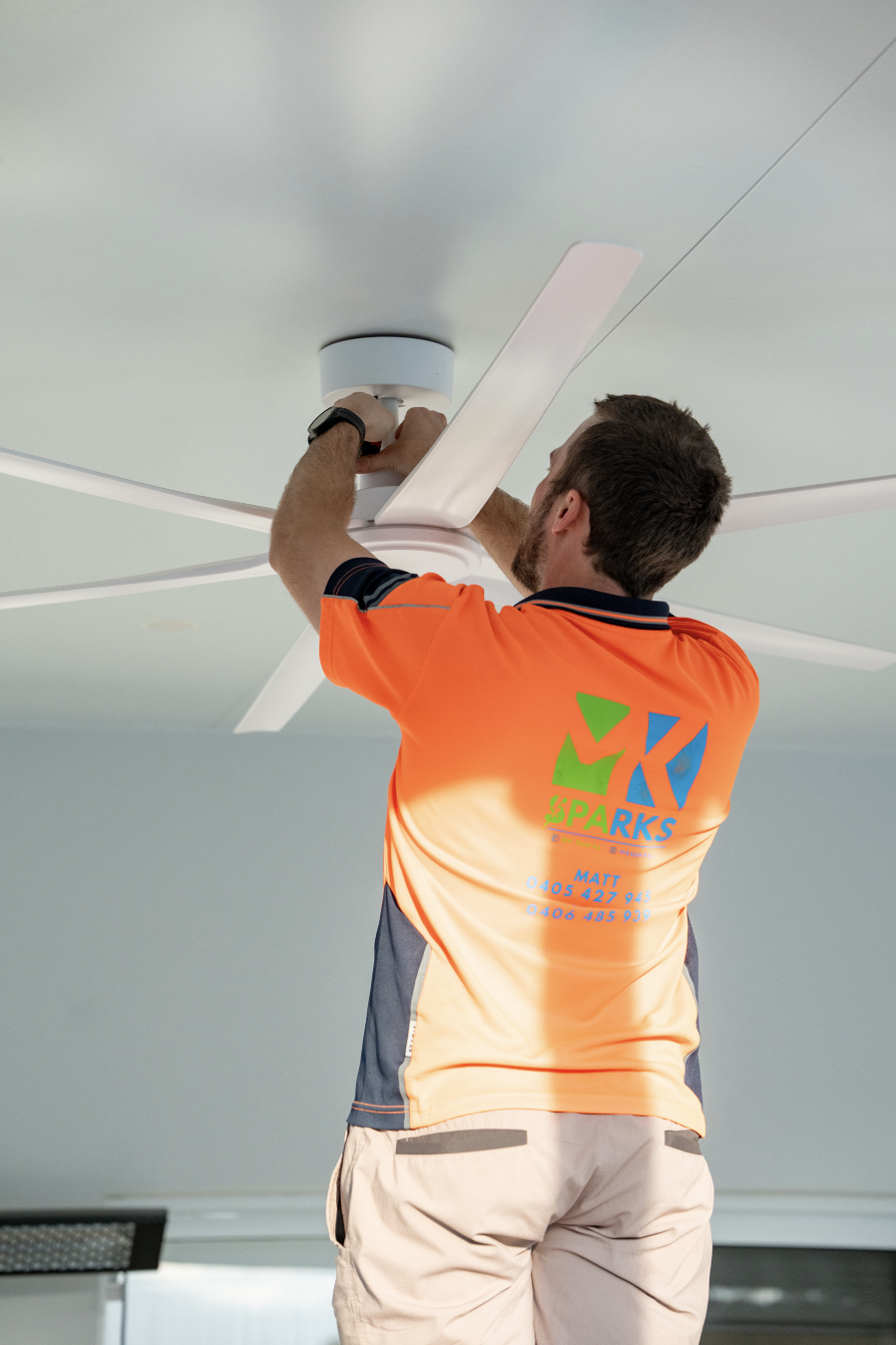 INDOOR & OUTDOOR CEILING FANS
