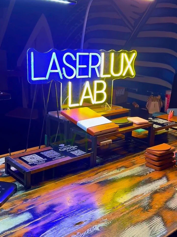 The art of personalization! ✨ Huge thanks to Hilton and Dimension Hospitality for having us live-engrave custom gifts at their annual appreciation event! 

Want to elevate your next gathering? 
Book LaserLux for your next event! 🥂#corporateengraving