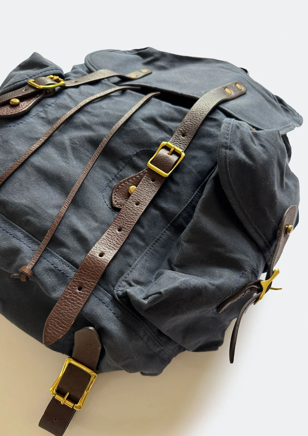 navy_jcrew_abingdon-rucksack_04.jpg