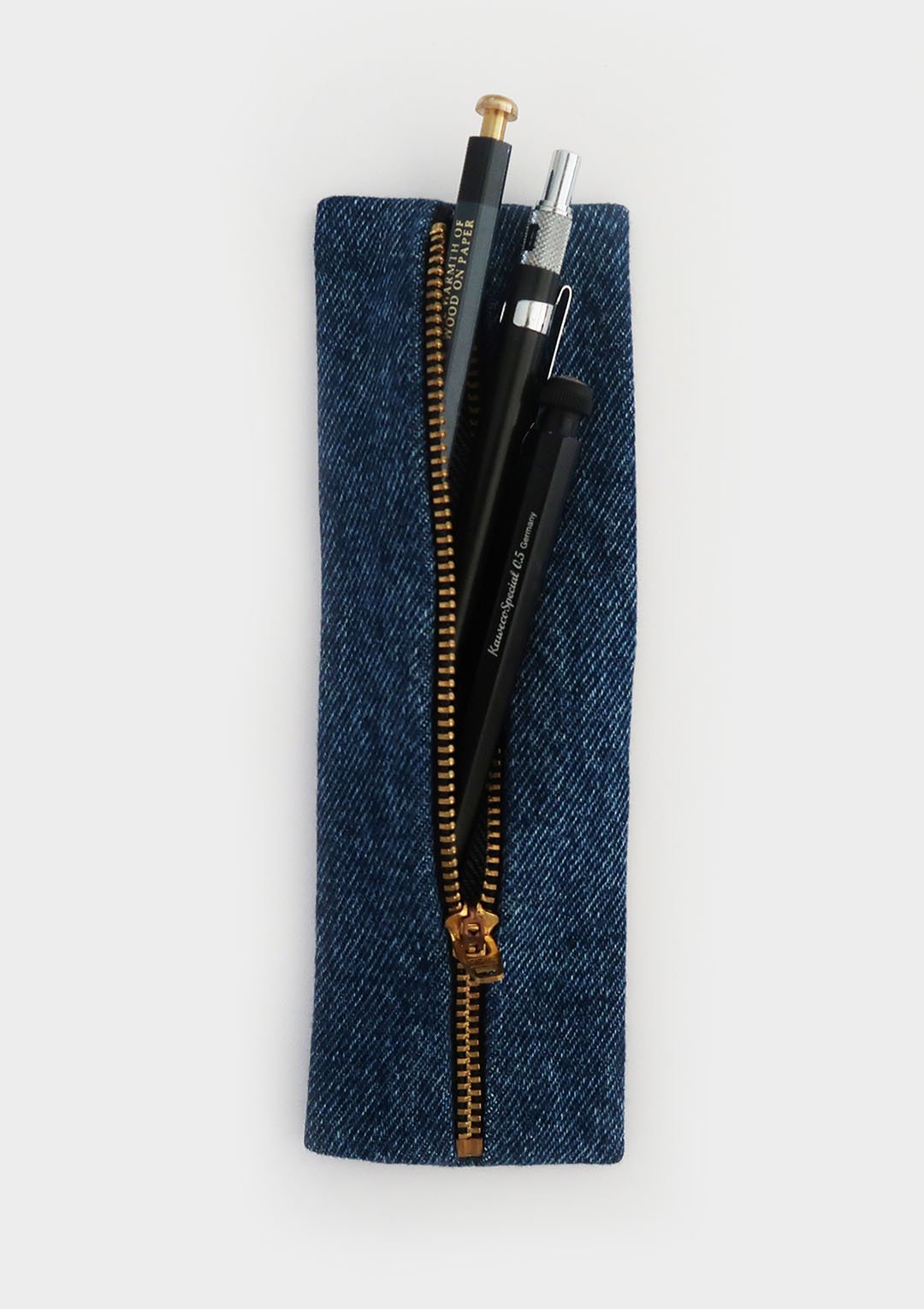 pencil_case_001_front_02.jpg