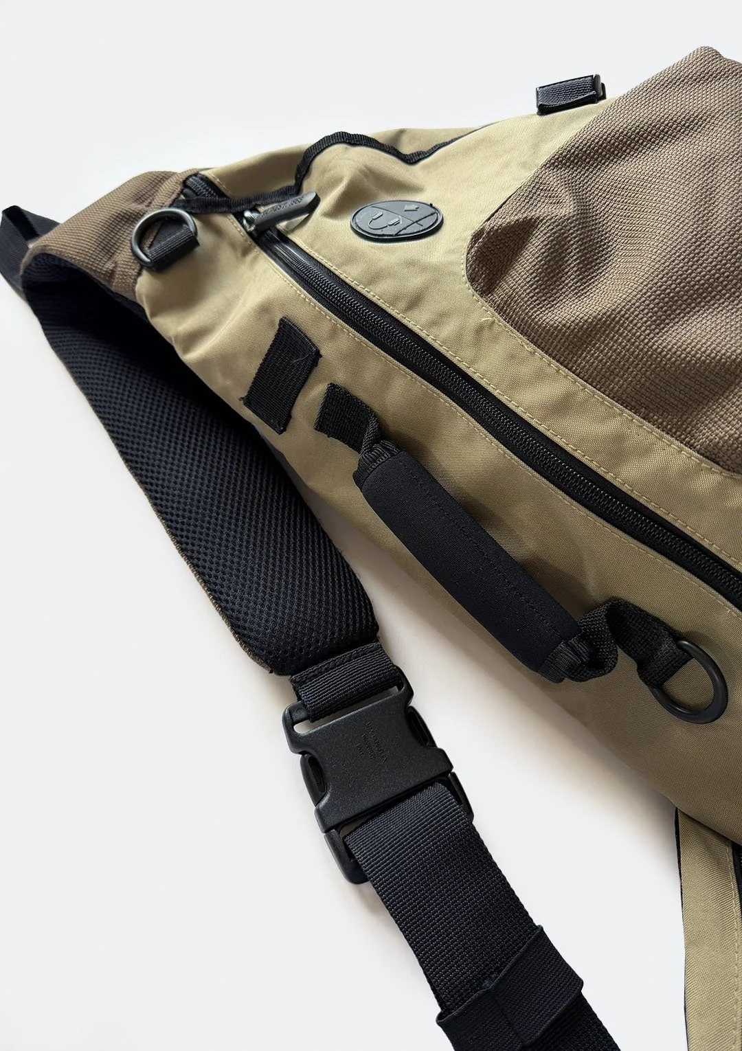 gap_khaki_sling_12.jpg