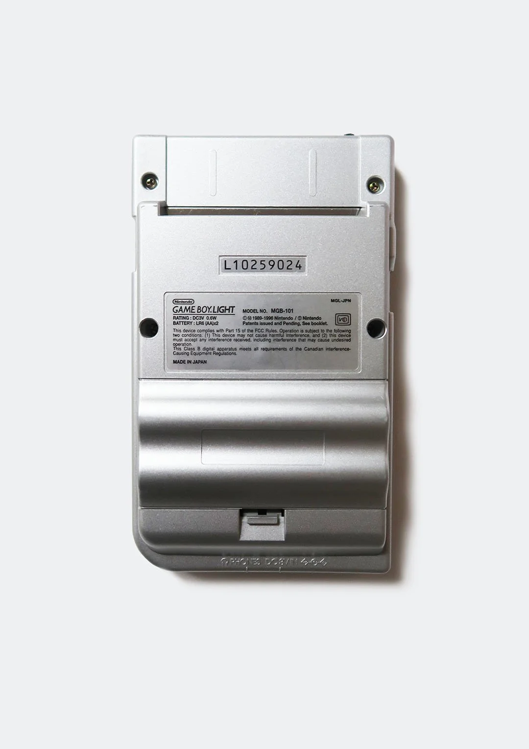 game_boy_light_silver_07.jpg