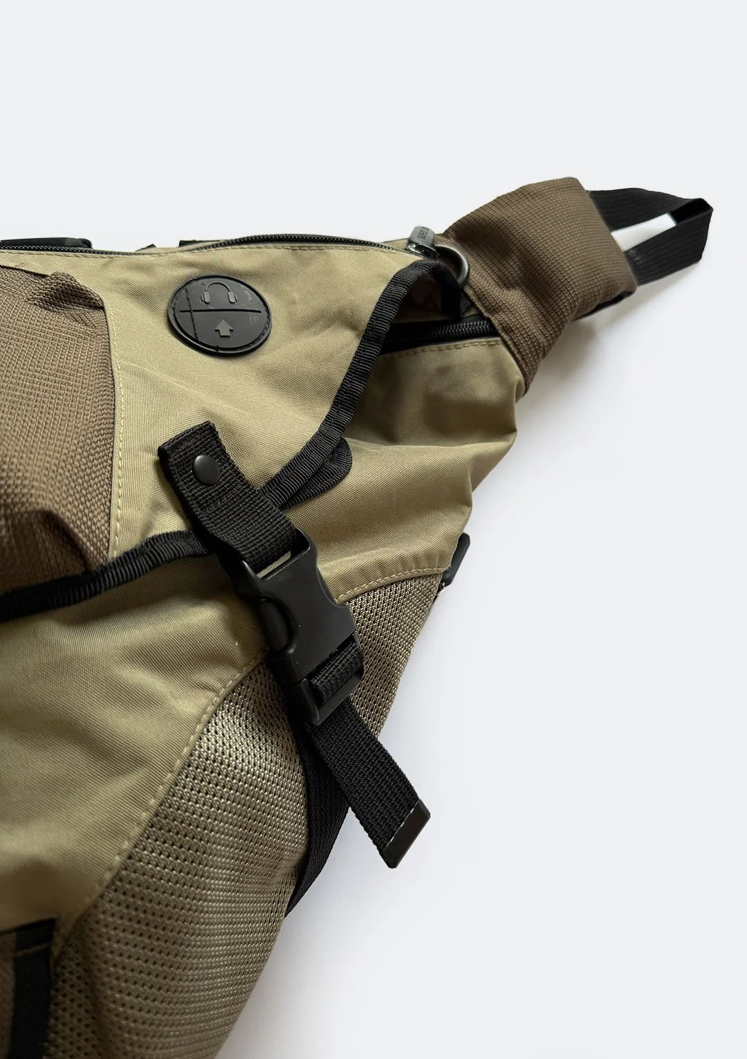 gap_khaki_sling_07.jpg