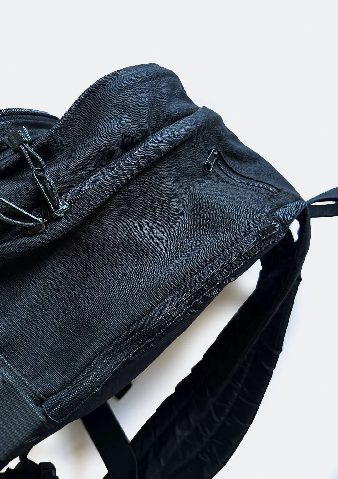 gap_black_backpack_08.jpg
