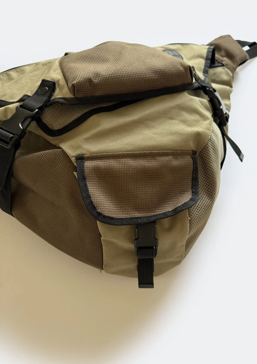 gap_khaki_sling_06.jpg