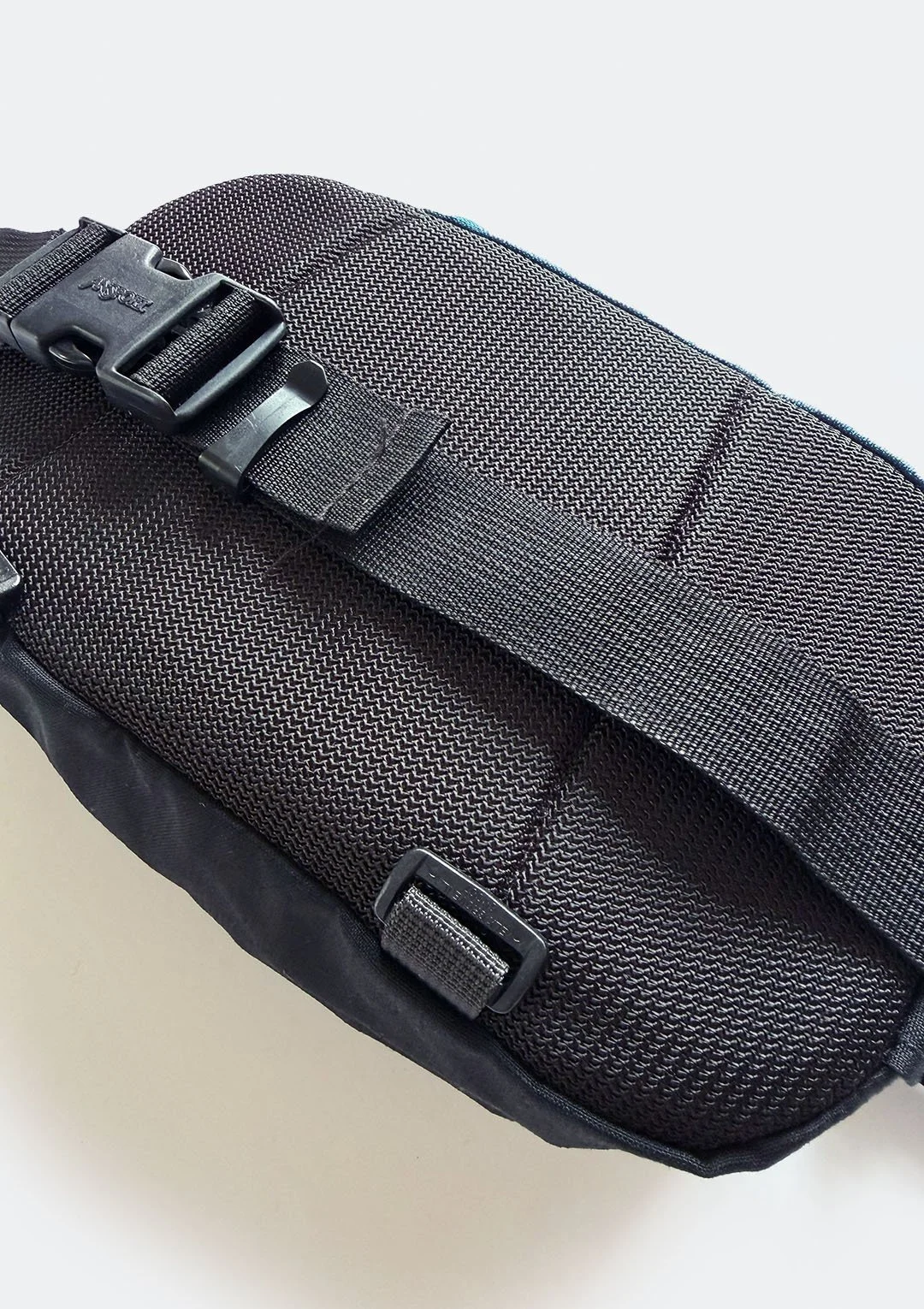 teal_jansport_waistpack_09.jpg