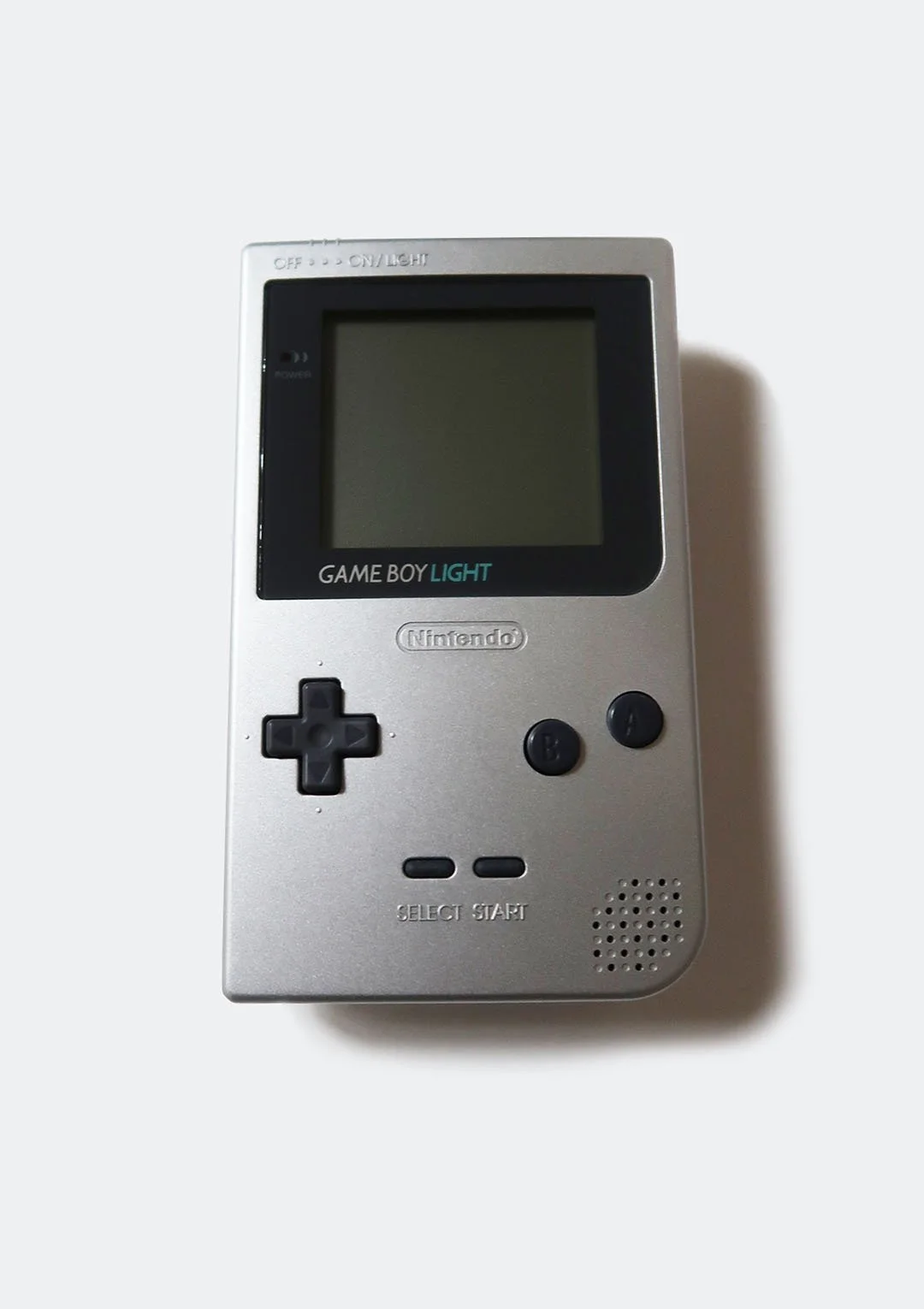 game_boy_light_silver_06.jpg