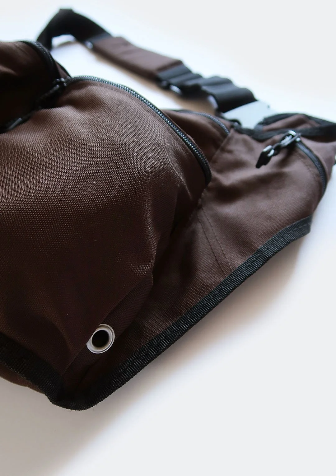 gap_brown_sling_05.jpg