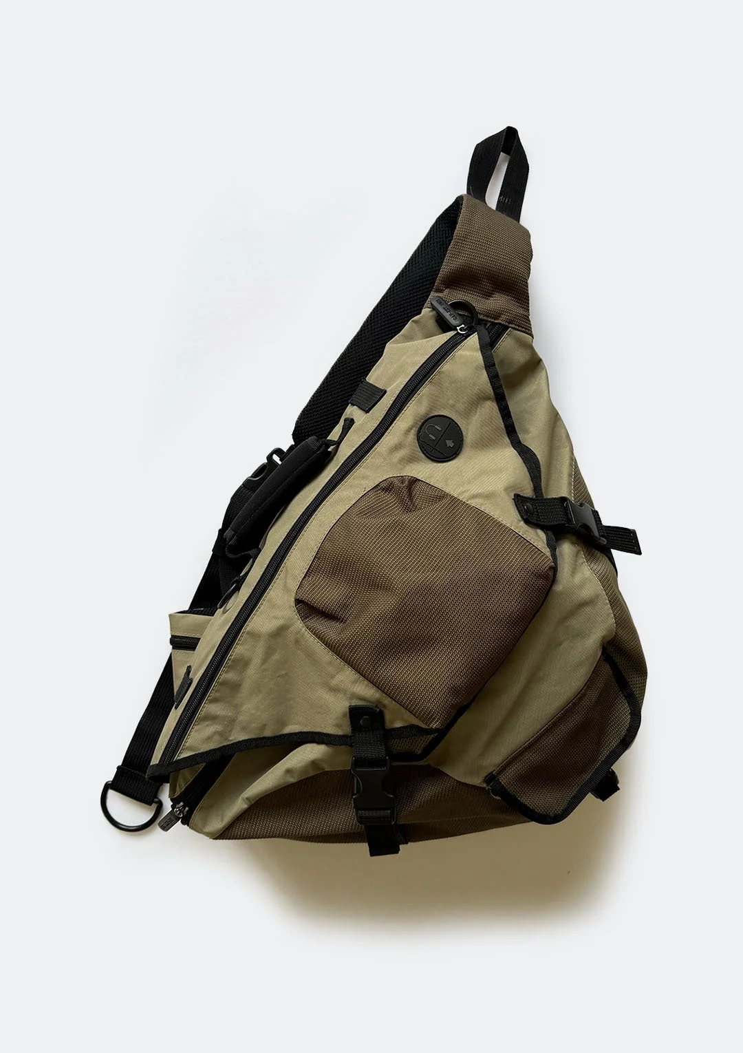 gap_khaki_sling_01.jpg