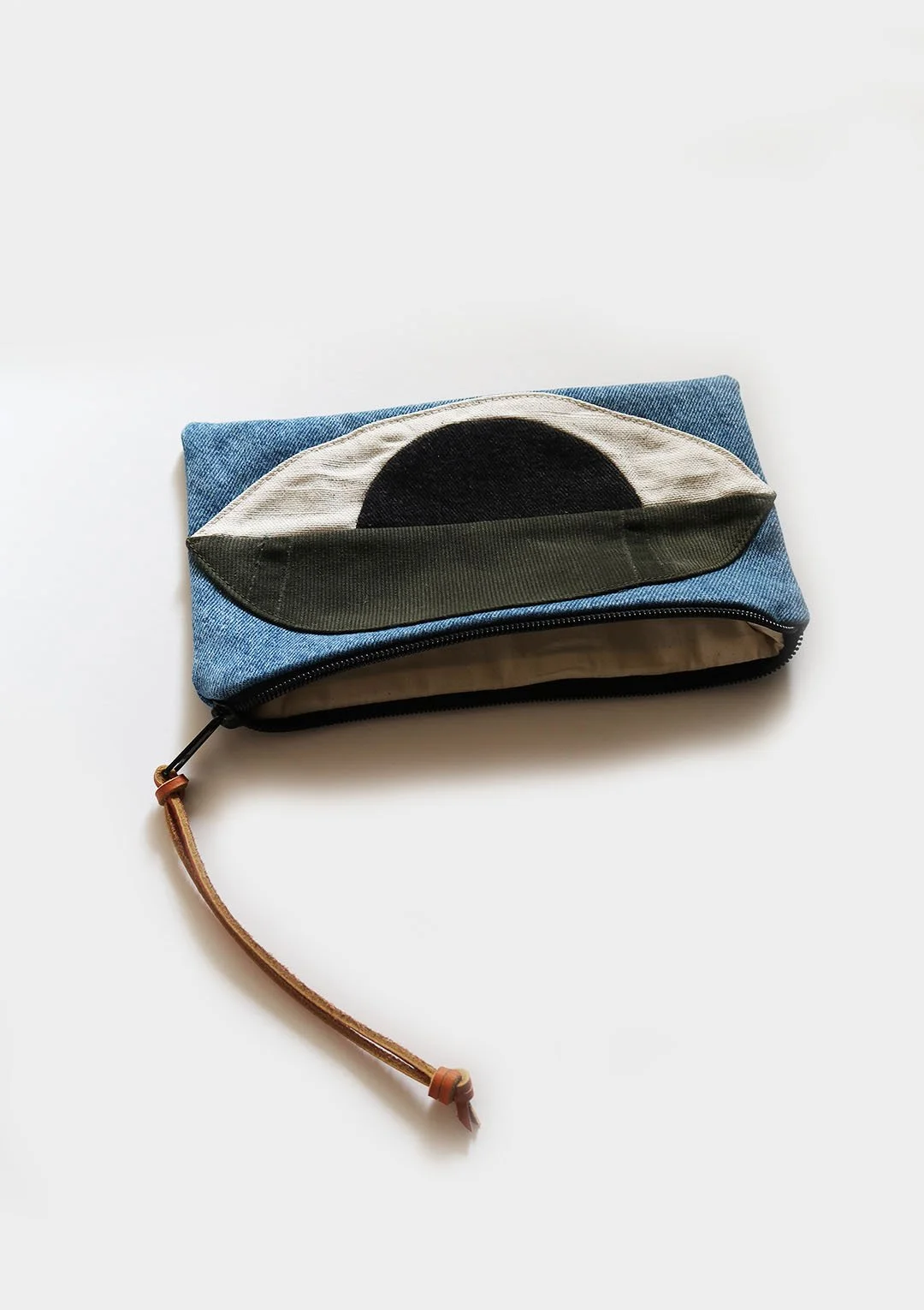 eye_bagz_blue_03.jpg