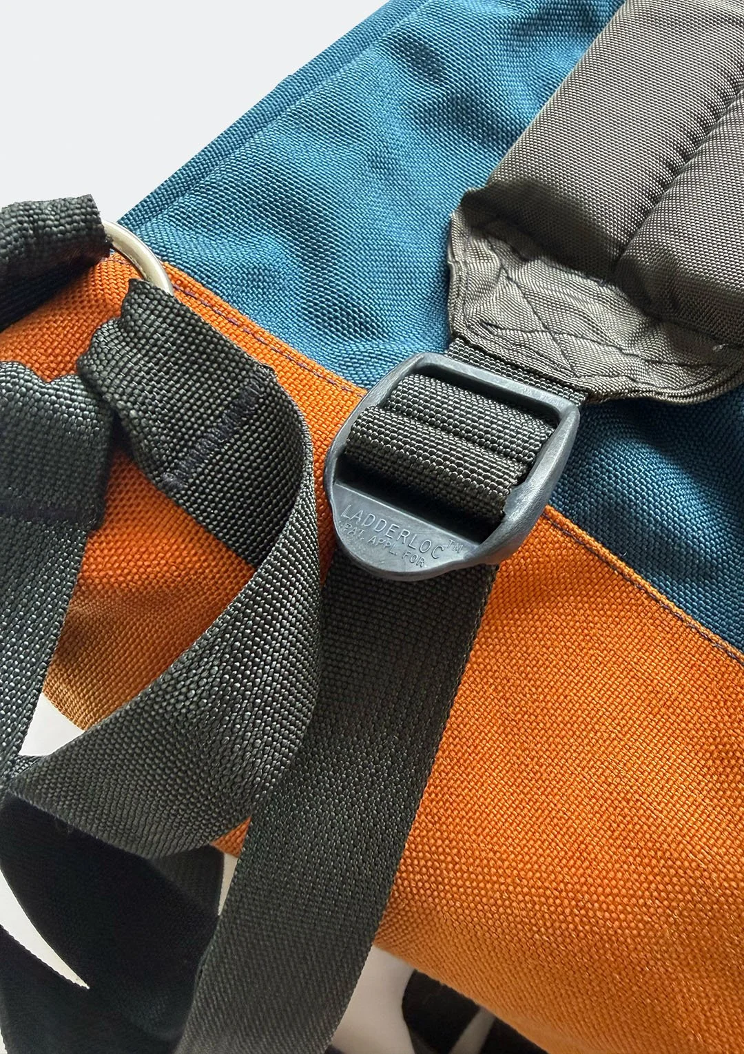 turq_the_north_face_backpack_09.jpg