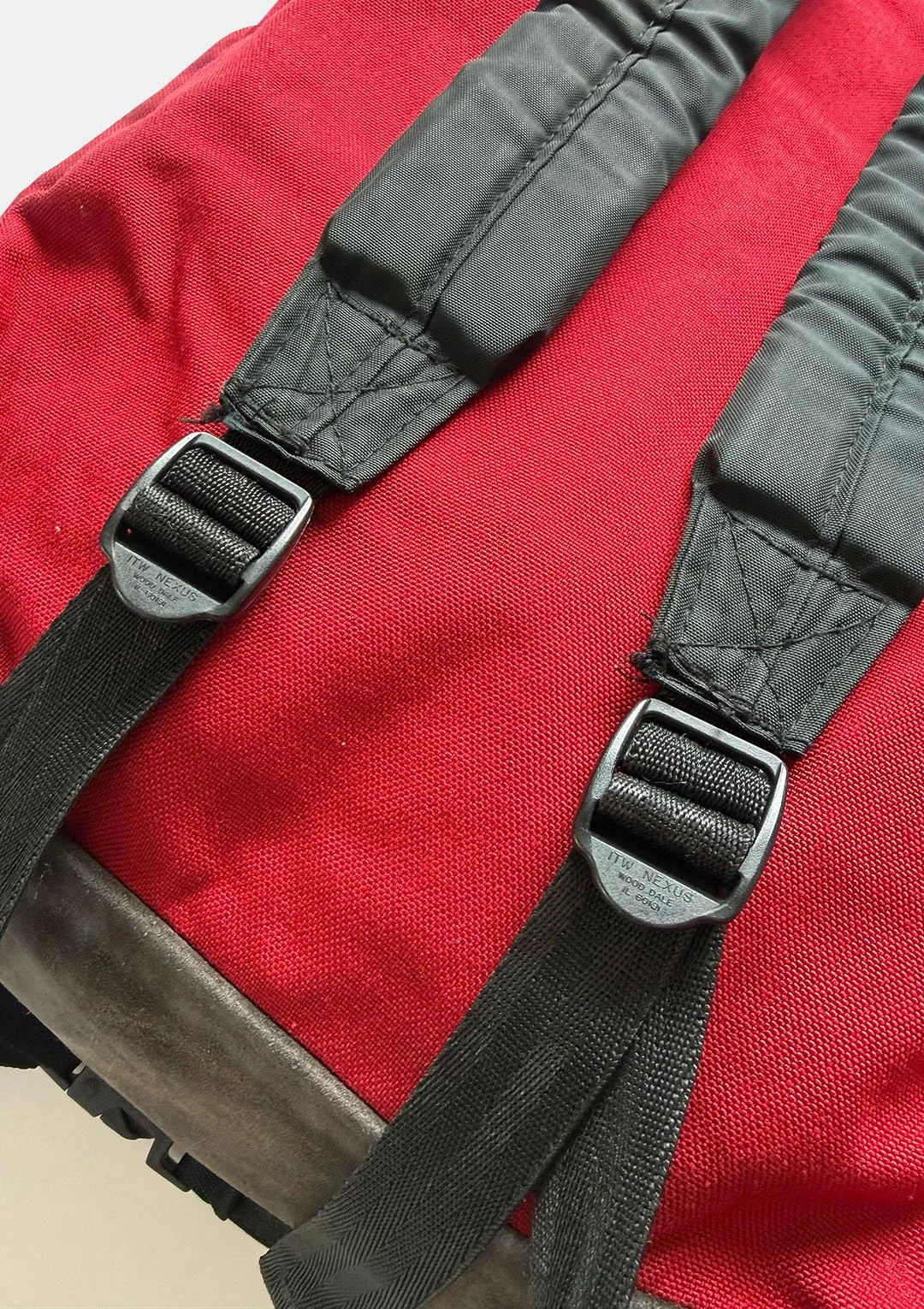 red_trager_backpack_09.jpg