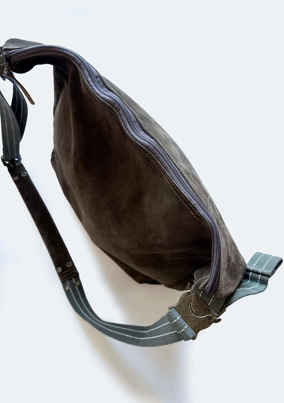 gap_suede_crossbody_bag_09.jpg