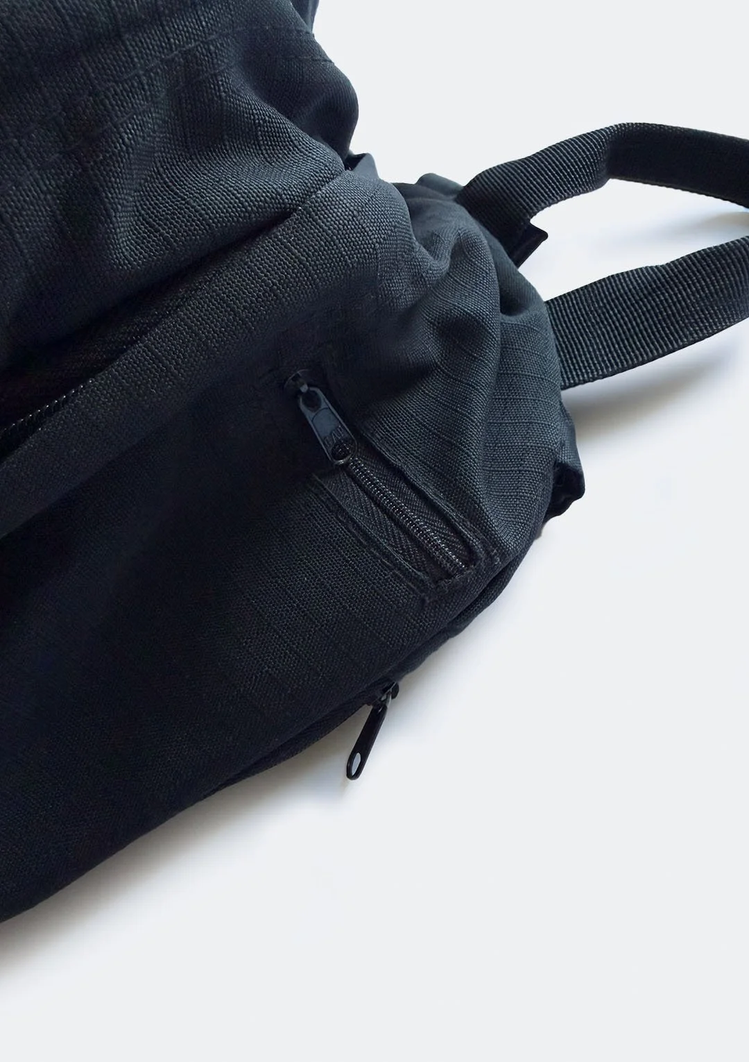 gap_black_backpack_07.jpg