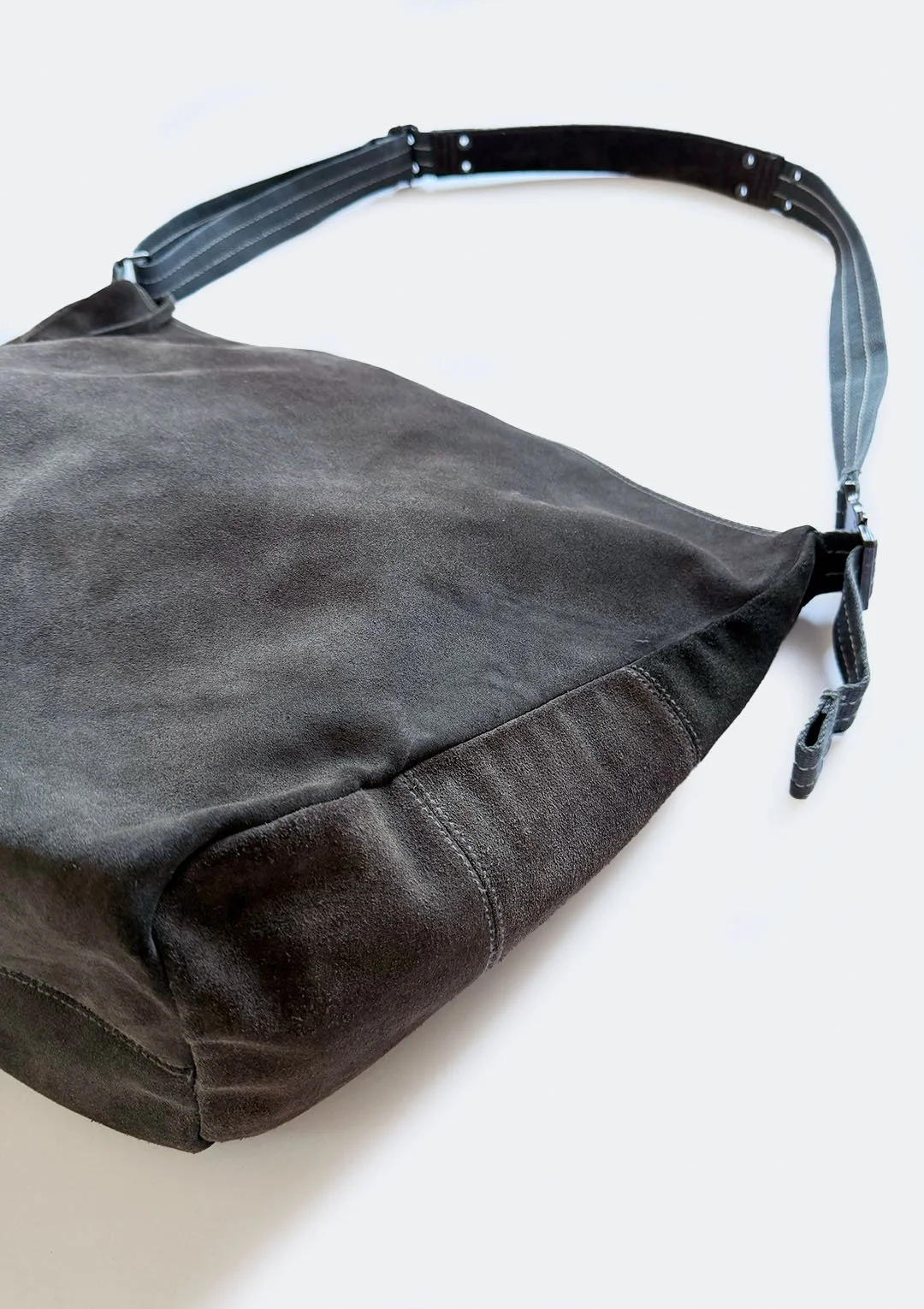 gap_suede_crossbody_bag_03.jpg