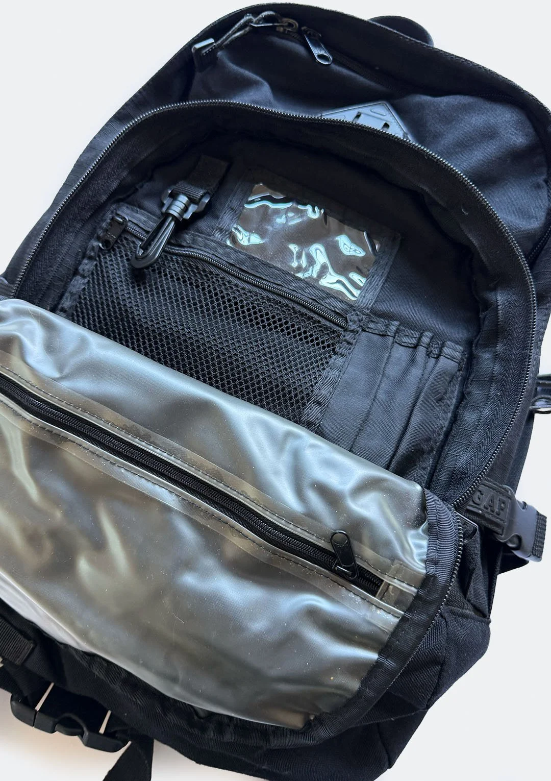 gap_black_backpack_06.jpg