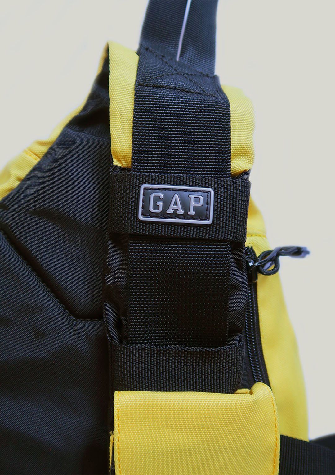 gap_yellow_sling_05.jpg