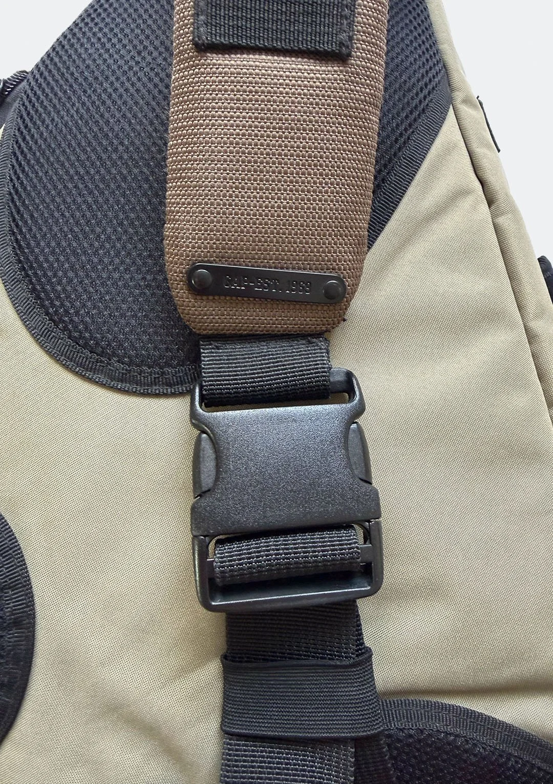 gap_khaki_sling_15.jpg