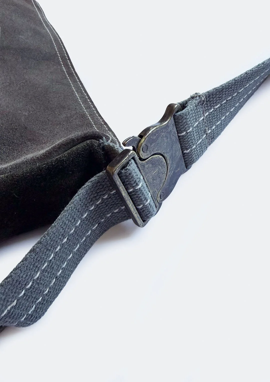 gap_suede_crossbody_bag_04.jpg