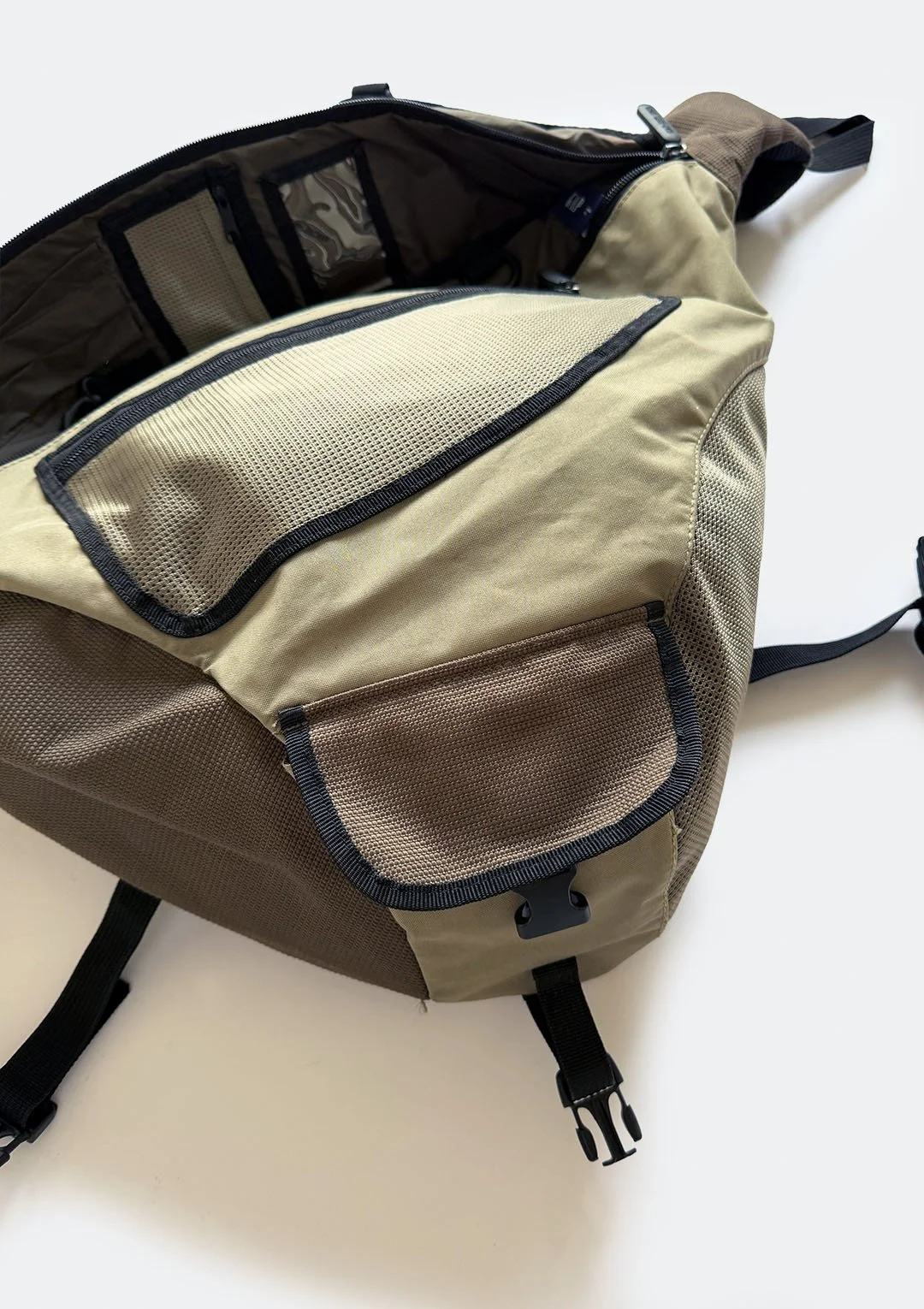 gap_khaki_sling_11.jpg