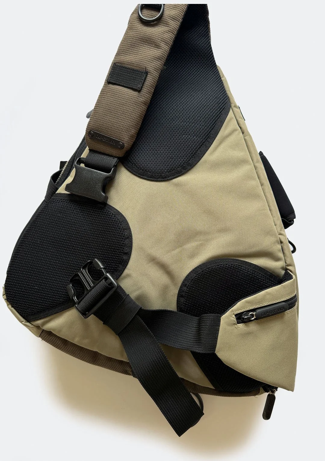 gap_khaki_sling_17.jpg