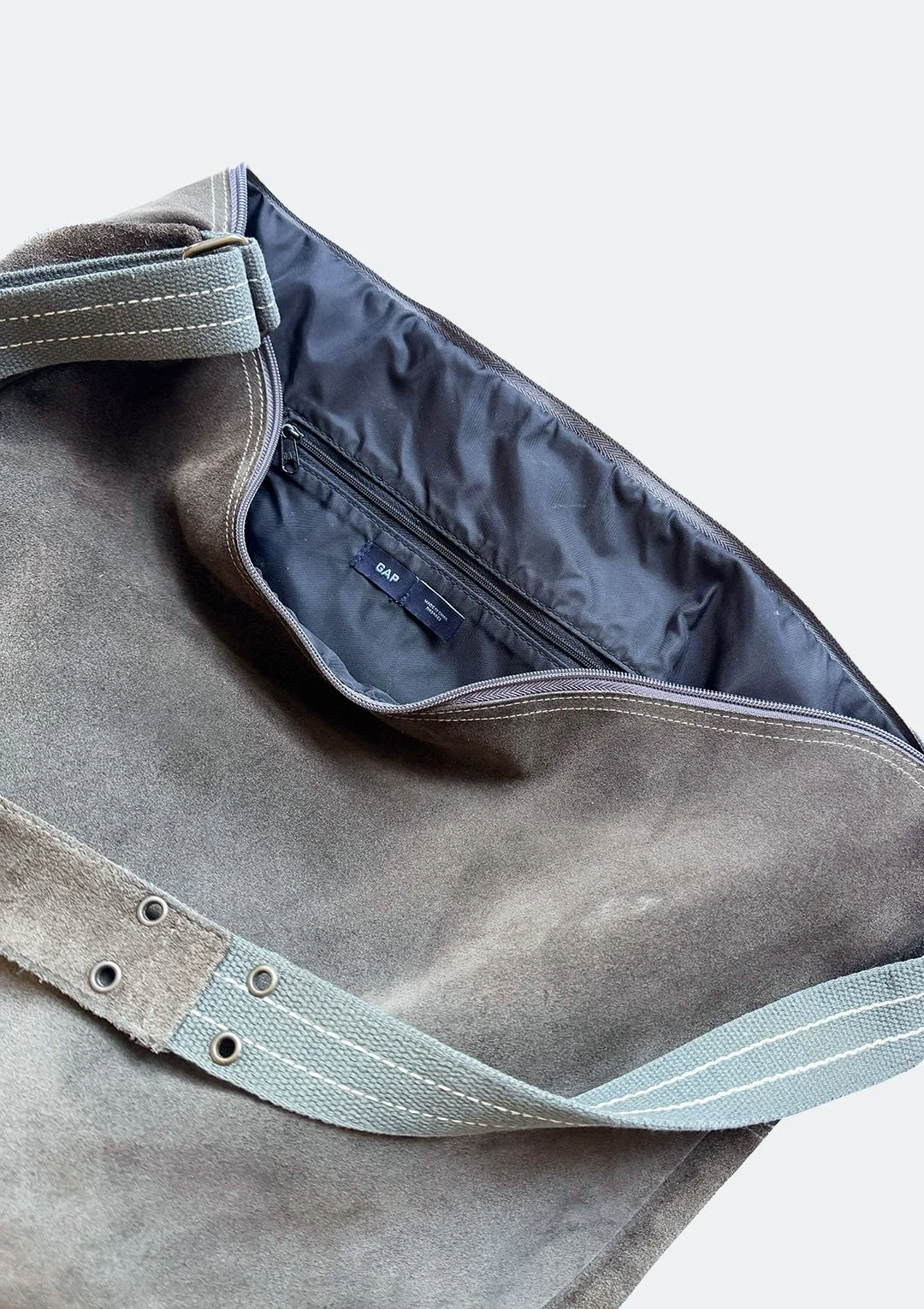 gap_suede_crossbody_bag_08.jpg