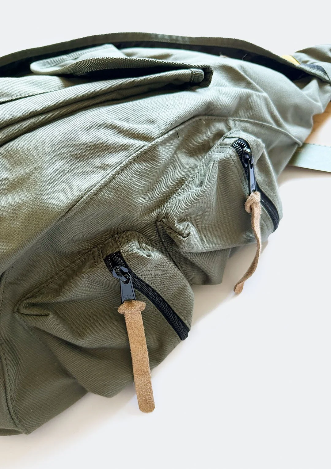 gap_olive_sling_09.jpg