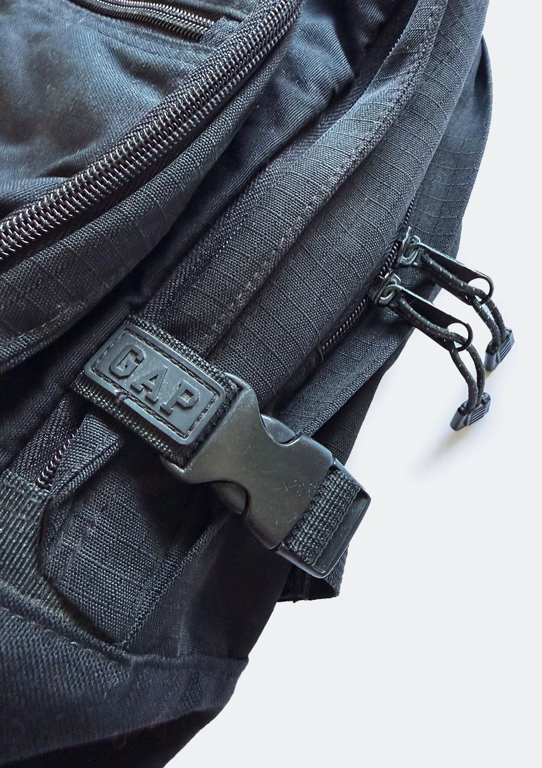gap_black_backpack_05.jpg