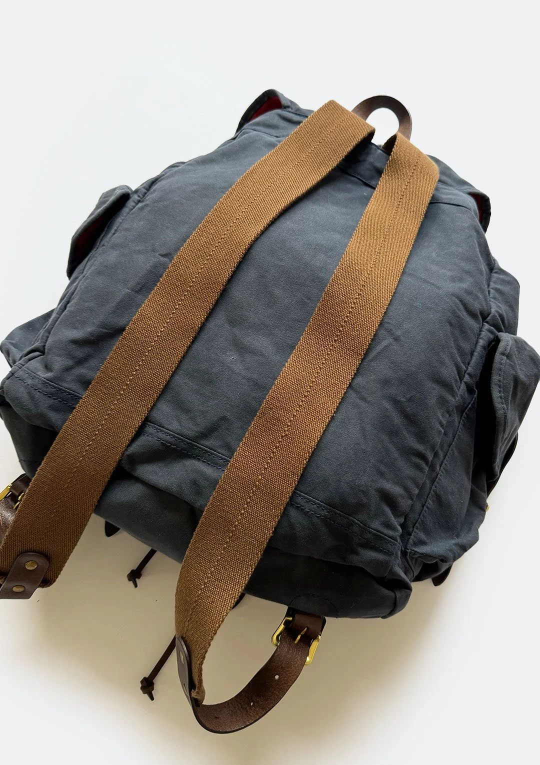 navy_jcrew_abingdon-rucksack_08.jpg
