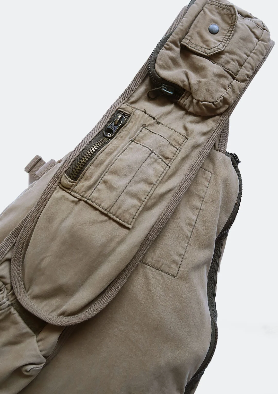 on_military_backpack_06.jpg