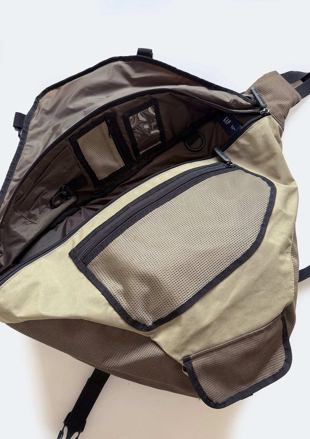 gap_khaki_sling_10.jpg